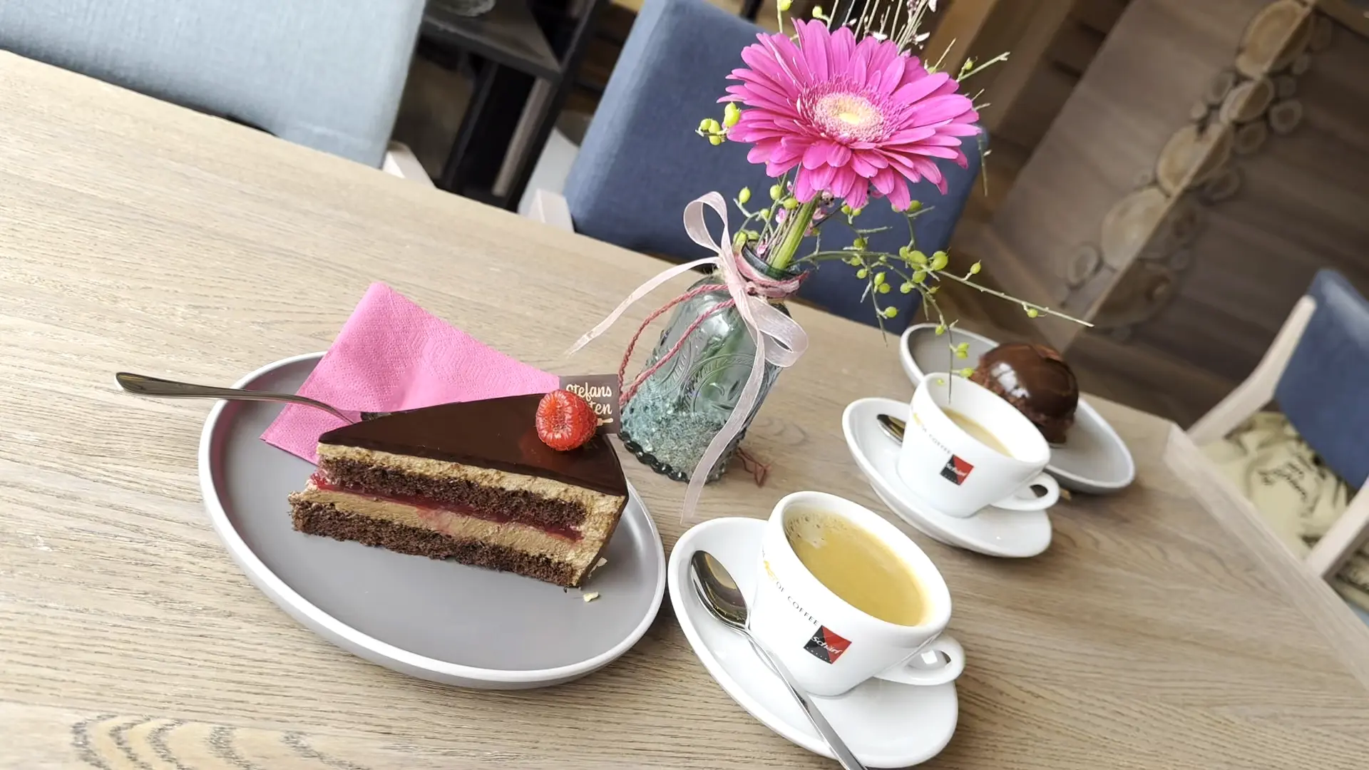 Kaffee & hausgemachte Torten – Genussmomente im Stefans Café